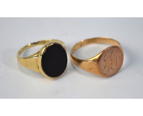 Two 9ct signet style rings, one set onyx (size I) and one engraved with initials (size K), approx 5.5g all in (2)
