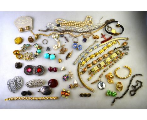 A mixed lot of vintage and later jewellery including necklaces, bracelets, paste clip, etc to/w Victorian pique brooch, silve