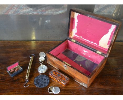 A rosewood trinket box inlaid with mother of pearl to/w a papier mache simulated tortoiseshell and silver-inlay snuff box, tr