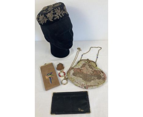 A small collection of vintage accessories. To include an evening bag with enamel flower, stone and faux pearl set frame, a ve