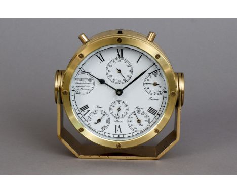 WEMPE Tischuhr im Stile eines maritimen Chronographen mit Alarmfunktion/Wecker - zaponiertes Messinggehäuse, helles Zifferbla