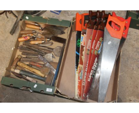 A TRAY OF SAWS TOGETHER WITH A TRAY OF TOOLS TO INCLUDE CHISELS