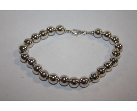 A VINTAGE HALLMARKED SILVER BALL EFFECT DESIGN BRACELET - APPROX 23G