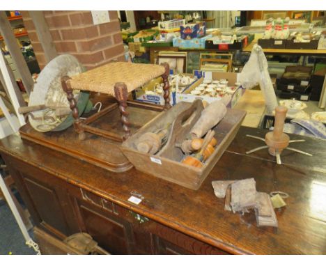 A VINTAGE OAK TRAY, INDUSTRIAL STYLE LAMP, STOOL AND TRAY ETC