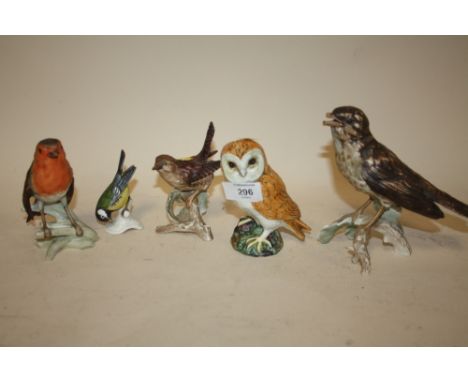 A COLLECTION OF GOEBEL AND BESWICK BIRD FIGURES A/F (5)