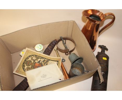 A BOX OF COLLECTABLES TO INCLUDE A VINTAGE COPPER JUG, VINTAGE FIRE EXTINGUISHER, SMALL COPPER HUNTING HORN ETC. 