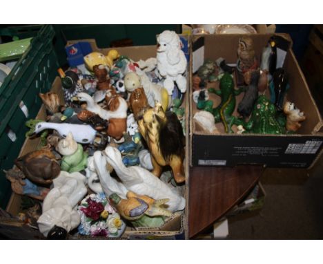 TWO TRAYS OF CERAMIC AND RESIN ANIMAL FIGURES TO INCLUDE POOLE, COOPER CRAFT, ETC.