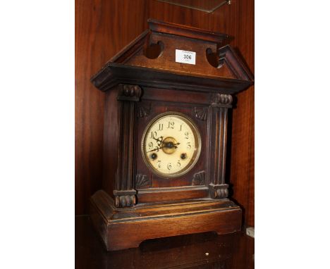 AN ANTIQUE MAHOGANY MANTEL CLOCK
