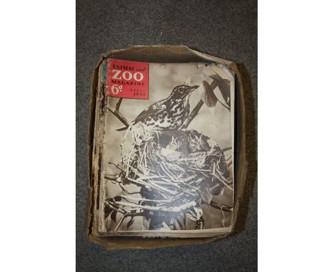 A BOX OF VINTAGE ANIMAL AND ZOO MAGAZINES