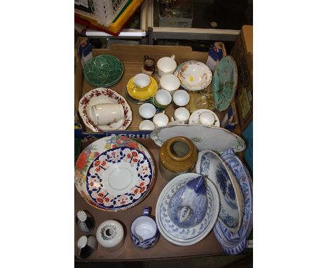 TWO TRAYS OF ASSORTED CERAMICS TO INCLUDE MAJOLICA CABINET PLATE, ROYAL WORCESTER CUPS AND SAUCERS AND NORITAKE