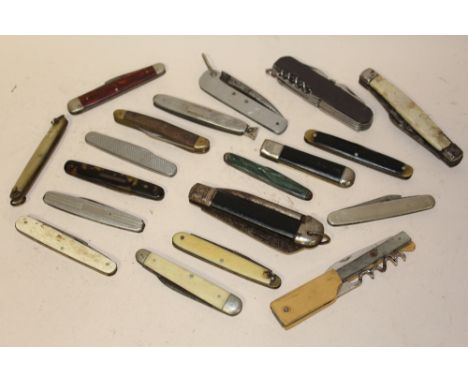 A COLLECTION OF VINTAGE PENKNIVES ETC. 