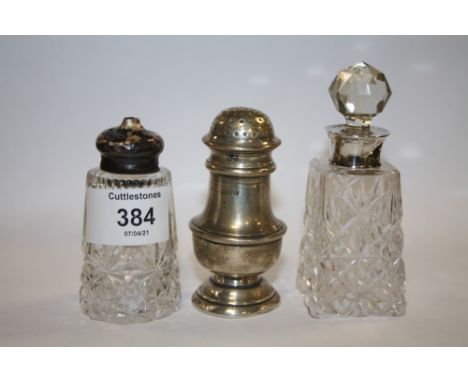 A HALLMARKED SILVER PEPPERETTE TOGETHER WITH A SILVER COLLARED SCENT BOTTLE AND ANOTHER (5)