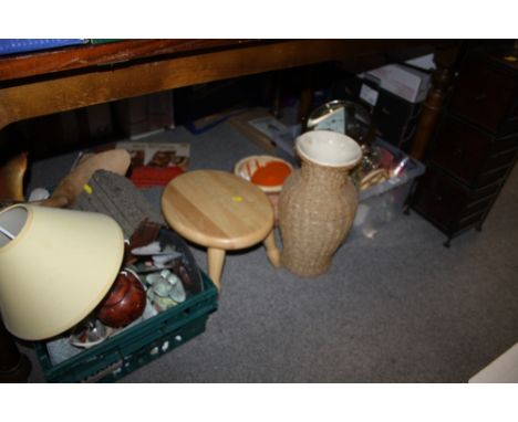 A QUANTITY OF HOUSEHOLD SUNDRIES TO INCLUDE A WOODEN STOOL, TABLE LAMP AND A WOODEN DUCK FIGURE (PLASTIC TRAYS NOT INCLUDED)