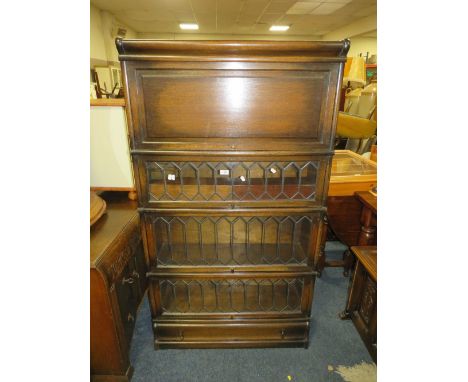 A VINTAGE OAK 'GLOBE WERNICKE' FOUR STAGE LEADED AND PANELLED BOOKCASE - WITH SLIM BOTTOM DRAWER H-156 W-87 CM