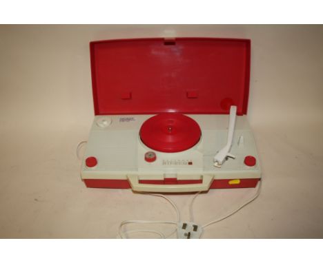 A VINTAGE NATIONAL STEREO PORTABLE RECORD PLAYER