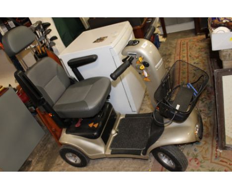 A STATUS XL6 MOBILITY SCOOTER - HOUSE CLEARANCE