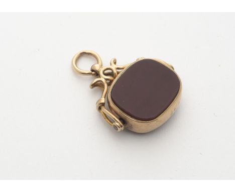 A 9ct gold bloodstone and cornelian swivel fob, the gold mount with spinning arched bracket, polished hardstones, 7.4g, 3.2cm