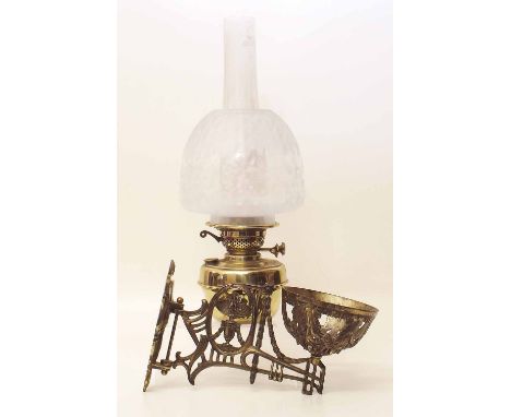 Victorian brass oil lamp complete with shade and brass adjustable wall bracket. Condition report: see terms and conditions