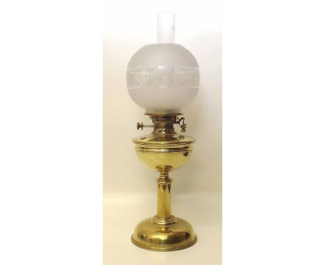 Brass oil lamp Condition report: see terms and conditions