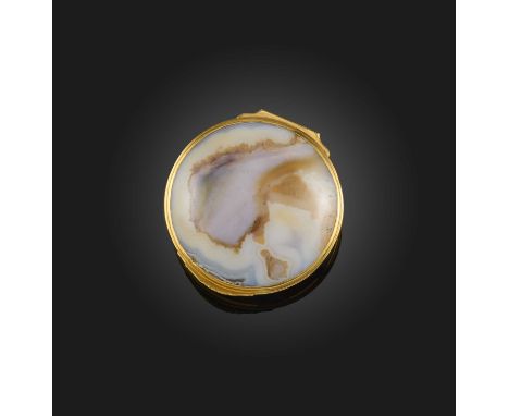A George III gold-mounted agate snuff box, the base rim engraved with foliate decoration, scratched inventory number 7007A, t