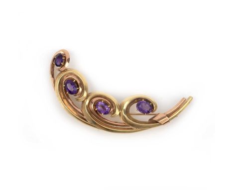 An amethyst-set gold scroll brooch, set with graduated oval-shaped amethyst in two colour gold stylised feather setting, leng