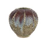 DES POTS, A PORCUPINE OR URCHIN VASE