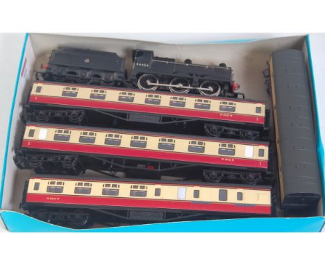Small tray containing Airfix BR black class 4F engine and tender and 3 Stanier red/cream coaches (G) and a Lima red/cream bog