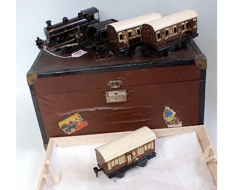 Marklin 1919-20 LNWR black passenger set comprising 0-4-0 high voltage '110-120 volts lampe resistance' 'Queen Mary' No. 326 