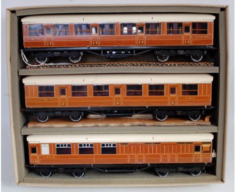 Ace Trains LNER C/4A coach set Nos 6461, 61639 and 1516 brake 3rd  (NM-BNM)