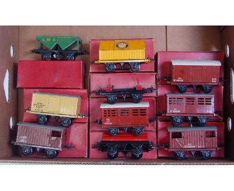 A large tray of 10 postwar Hornby boxed wagons including LMS hopper, LMS refrigerator, LMS goods brake, NE cattle, No. 1 lumb