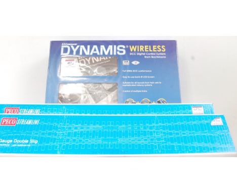 A Bachmann E-Z Command Dynamis DCC digital control system ref no 36-505, appears complete (M-BM) and sold with 2 x Peco SL-E7