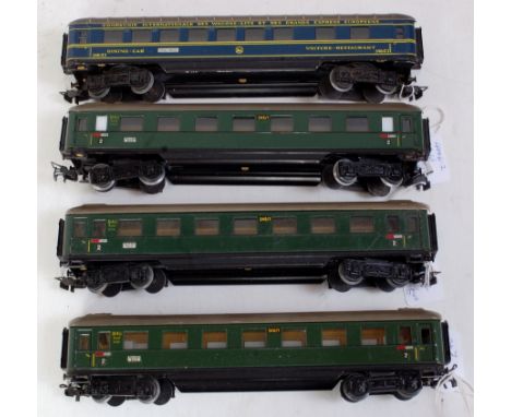 4 unboxed Marklin H0 coaches, 4009.6 Wagons Lits dining car (1955) and 3 4006.2 (346/1) DB green second class coaches (1953) 