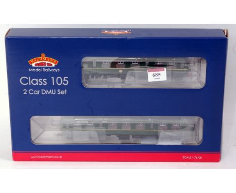 A Bachmann 31-326A two car BR green with speed whiskers class 105 DMU, DCC ready (M-BM)