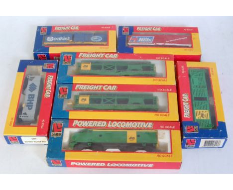 Life-Like Trains H0 General Motors diesel locomotive Australian National green livery (G-BG) together with 6 freight cars, 2x