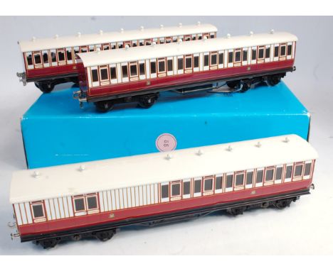 Ace trains C/1 3 coach rake of Caledonian Railway plum and white coaches (NM-BNM)