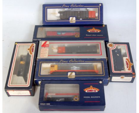 A Lima Collection class 20 Bo-Bo diesel locomotive in Freightliner grey/orange livery (G-BG) sold with 2 PTA wagons, load add