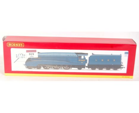 A Hornby R3131 LNER blue class A4 engine and tender 'Great Snipe', model is DCC fitted, with instructions (M-BNM)