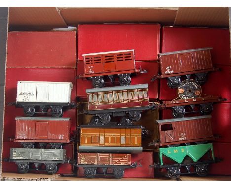 A large tray containing 12 x boxed postwar Hornby items including LMS goods van, flat with cattle drum, hopper, open goods br