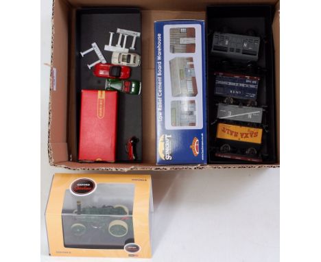Mixed lot consisting of 5 Bachmann wagons including Saxa Salt and Hornby NE brake van (G), Scenecraft factory (G-BG), diecast