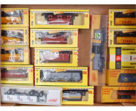 Tray  containing 15 H0 continental wagons and an 'Eskimo' refrigerated lorry and coach lighting kit, all by Fleischmann and L