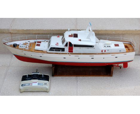 GRP Hulled Motor Cruiser, fitted with 27MHZ radio receiver, Deans Marine twin can motors feeding twin screws, rudder servo, c