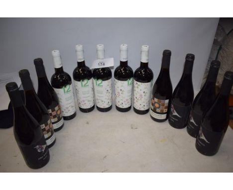 12 x assorted bottles of European red wine comprising 5 x Primitivo di Puglia 2020, 4 x Vina Zoral Gracianao Navarra 2020 and