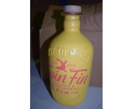 5 x 700ml bottles of Twin Fin Pineapple &amp; Pink Grapefruit Rum (ES15) (5)