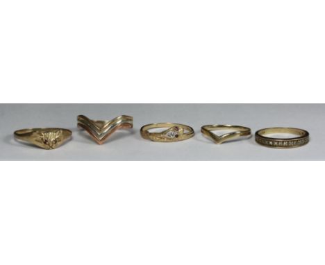 A 9ct tri-colour gold wishbone ring, a 9ct yellow gold wishbone ring a 9ct half-eternity ring, 9ct cat's mask ring with ruby 