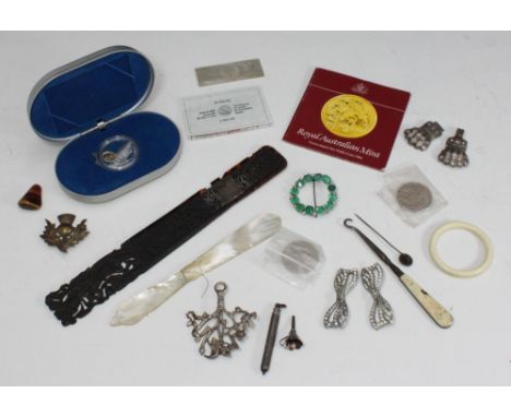 Various collectables including a French silver lion's paw cloak clasp, Sampson Mordan silver pencil, tortoiseshell and MOP pa