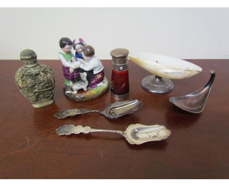 Collectables including mother of pearl salt, opium bottle, two tea caddy spoons and Continental figural trinket pot (6)
