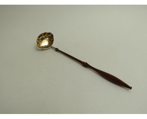 A Marlow Brothers silver tody ladle with turned treen handle, London 1980, 34cm long