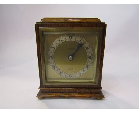 A 1930's Elliot oak cased mantel clock, 15.5cm tall 