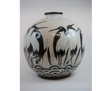 A pottery vase, decorated birds, 28 cm high Condition report Report by NGModern item. Production faults. 