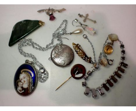 Mixed jewellery including silver. UK P&amp;P Group 1 (£16+VAT for the first lot and £2+VAT for subsequent lots) 
